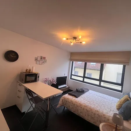 Nid Douillet De La Pie *