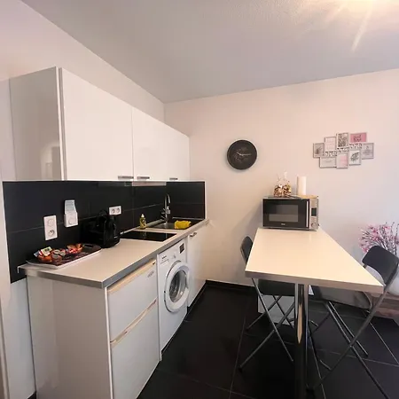 Nid Douillet De La Pie *