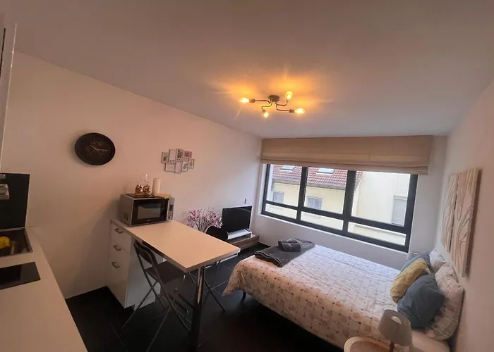 Nid Douillet De La Pie *